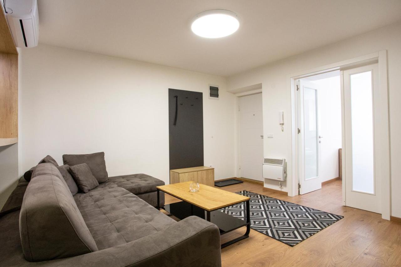 Apartment Ivy Belgrado Esterno foto